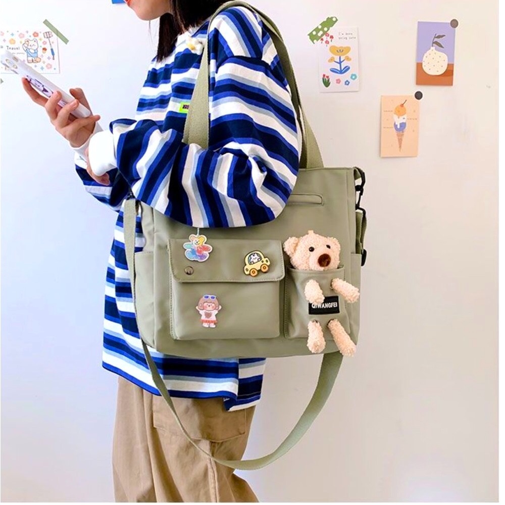 *NWT* Kawaii Green Tote Bag with Brooches Bag Charm and Plush Bear Animal Toy